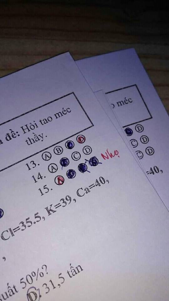 Chỉ thêm 1 dấu chấm vào mã đề thi, giáo viên khiến học sinh điêu đứng vì làm giống nhau mà kẻ 10 điểm, người 3 điểm-5