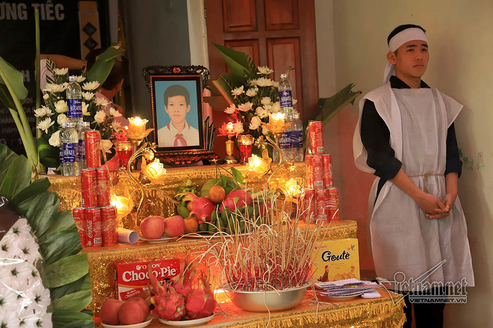 Không biết mặt bố, xa mẹ: Nam sinh chết đuối lạnh lẽo bên bà ngoại-1