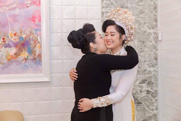 Chỉ một câu chúc mừng sinh nhật con gái thôi mà Hồng Vân lấy đi nước mắt của bao người-1