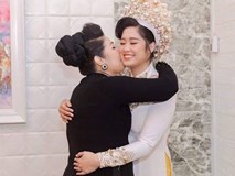 Chỉ một câu chúc mừng sinh nhật con gái thôi mà Hồng Vân lấy đi nước mắt của bao người Chỉ một câu chúc mừng sinh nhật con gái thôi mà Hồng Vân lấy đi nước mắt của bao người