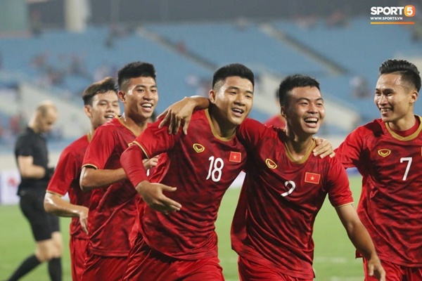 Hy hữu: Trọng tài điều khiển trận đấu của U23 Việt Nam suýt phải rời sân vì... chấn thương-9