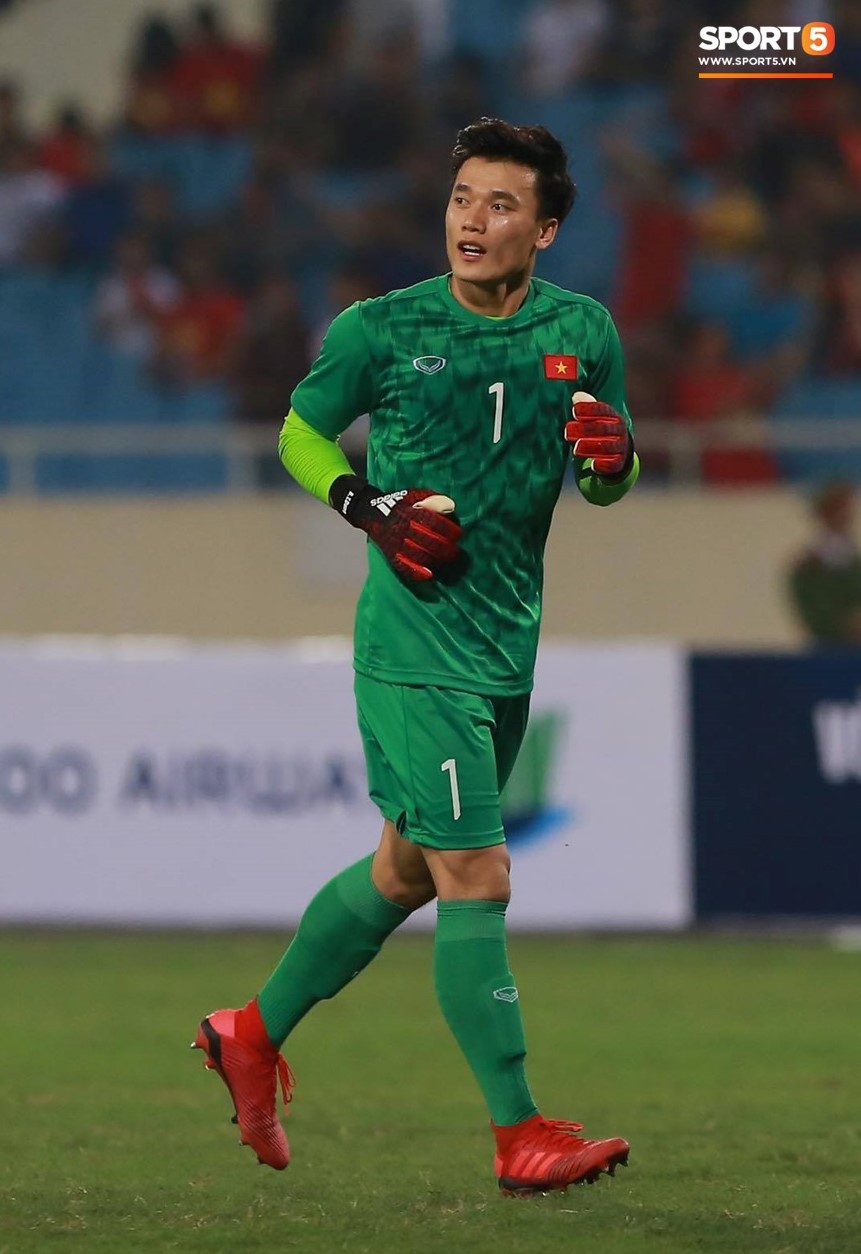 Cảm xúc của U23 Việt Nam ngày thắng đậm Brunei: Đình Trọng vẫn gắt gỏng, Thành Chung vạch áo cười xòa-11