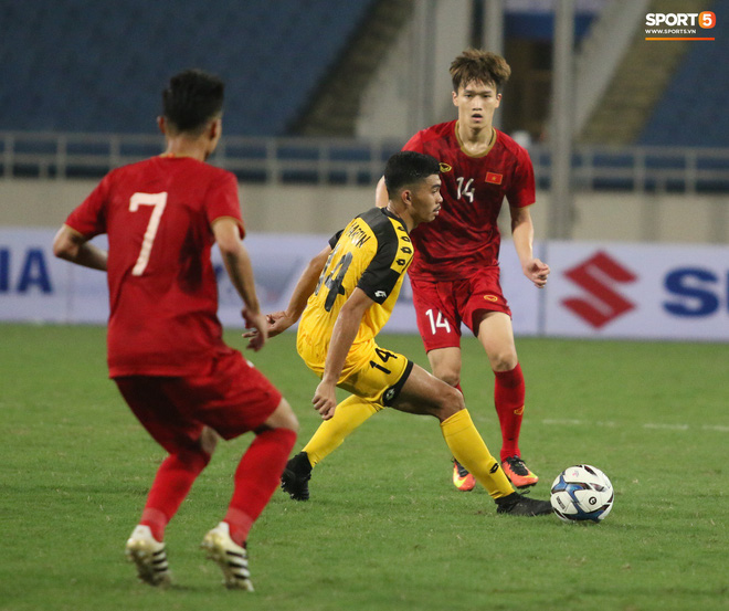 Cảm xúc của U23 Việt Nam ngày thắng đậm Brunei: Đình Trọng vẫn gắt gỏng, Thành Chung vạch áo cười xòa-5