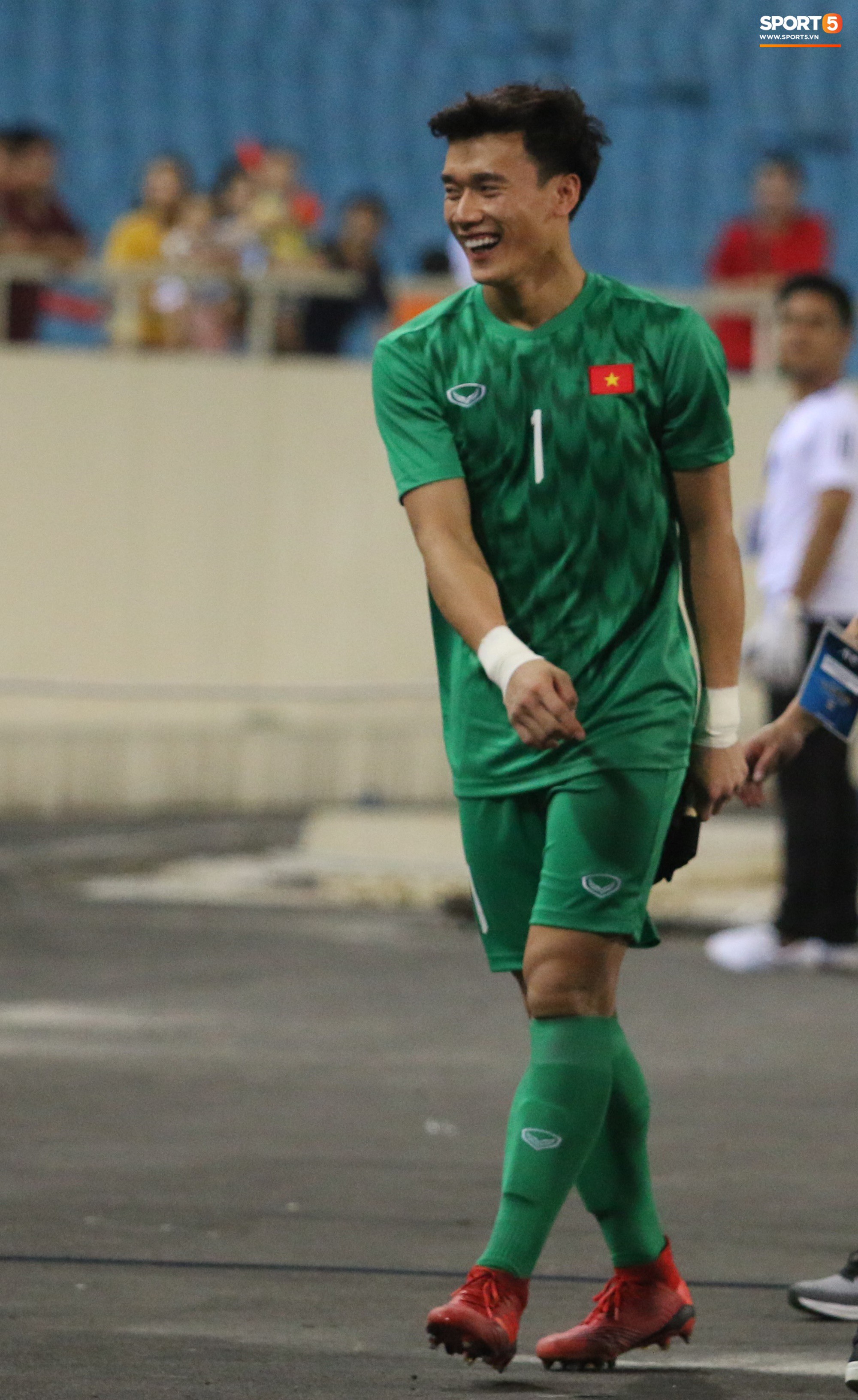 Cảm xúc của U23 Việt Nam ngày thắng đậm Brunei: Đình Trọng vẫn gắt gỏng, Thành Chung vạch áo cười xòa-12