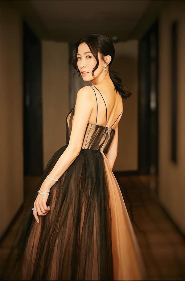 Xa Thi Mạn rất đẹp nhưng cô vẫn nhiều lần mắc lỗi mặc xấu-1