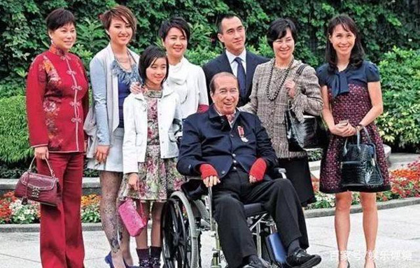 Thâm cung nội chiến phiên bản vua sòng bài Macau: 4 bà vợ tranh từng hào, 17 người con tài giỏi đi liền với tai tiếng-1