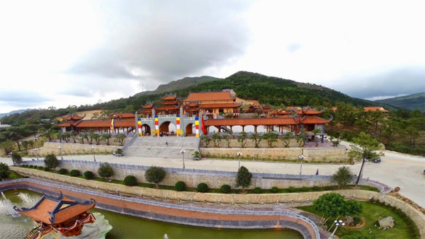 Hàng trăm tỷ đồng đổ về chùa Ba Vàng trong 3 năm xây dựng-2