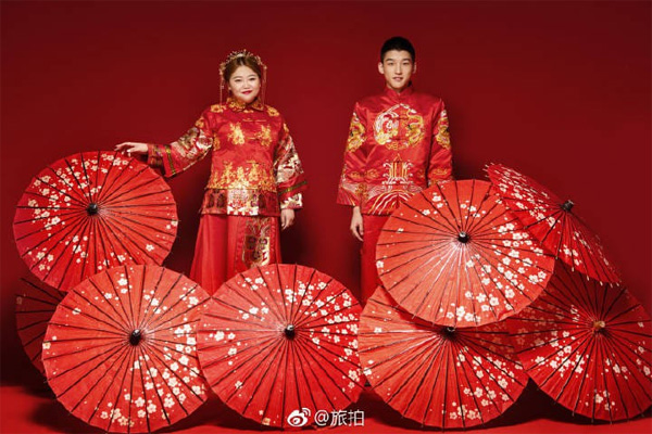 Cặp đôi đũa lệch nổi tiếng Trung Quốc làm đám cưới, dân mạng được phen cười bò vì xuất hiện kẻ cơ hội này-2