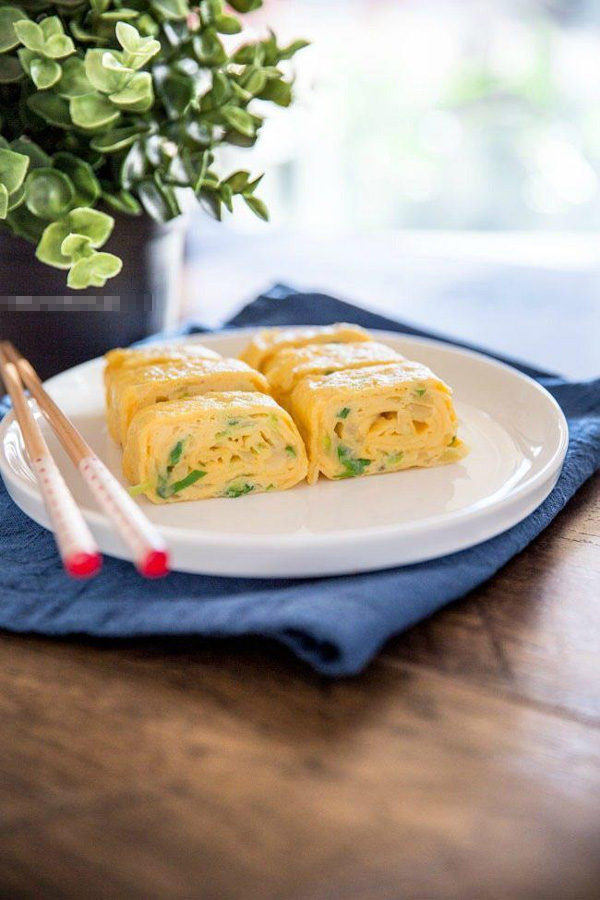 Nấu gì chồng cũng chê bủng beo, tôi làm ngay trứng cuộn kiểu Hàn, vừa bày ra đã hết sạch-4