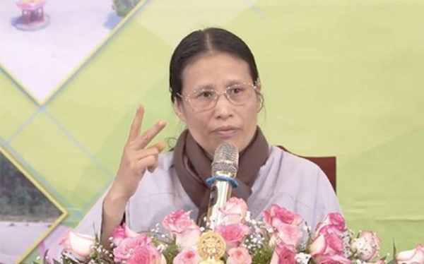 Bà Phạm Thị Yến - chùa Ba Vàng xuất thân là thợ may, làm nghề sửa quần áo tại chợ-1