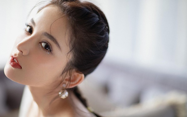 Nhan sắc khó cưỡng và ồn ào tình ái của 3 đại mỹ nhân Tân Cương-1