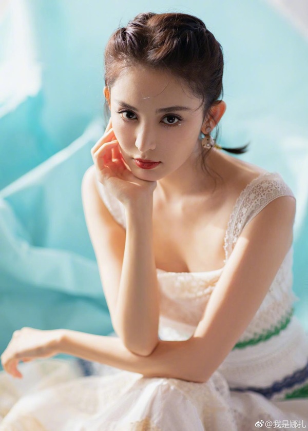 Nhan sắc khó cưỡng và ồn ào tình ái của 3 đại mỹ nhân Tân Cương-2