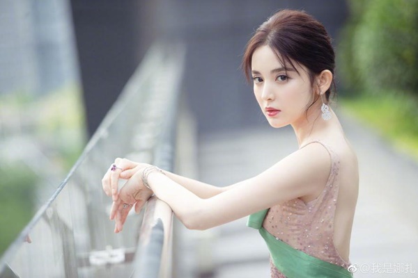 Nhan sắc khó cưỡng và ồn ào tình ái của 3 đại mỹ nhân Tân Cương-5