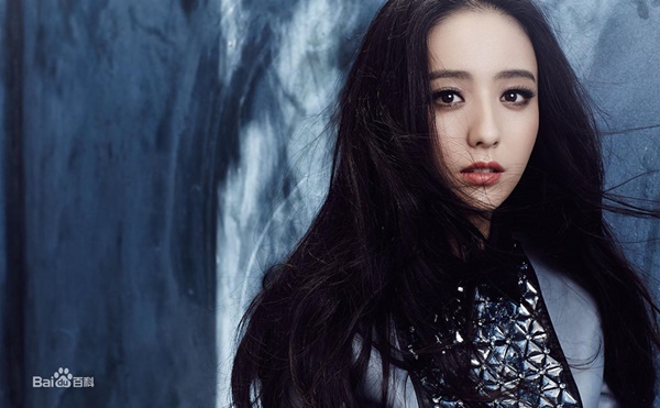 Nhan sắc khó cưỡng và ồn ào tình ái của 3 đại mỹ nhân Tân Cương-11