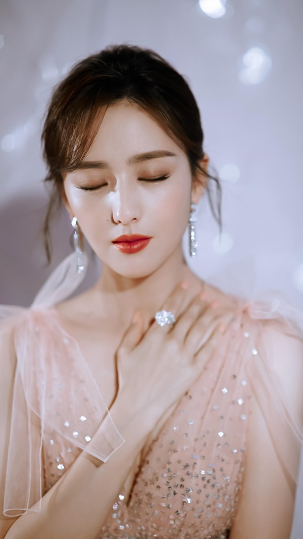 Nhan sắc khó cưỡng và ồn ào tình ái của 3 đại mỹ nhân Tân Cương-12