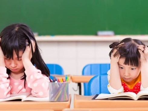 Dấu hiệu con đang bị stress và cách cùng bé vượt qua