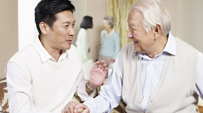 Sau khi đọc tin nhắn giữa đêm, dù sốc lên sốc xuống tôi vẫn quyết định phải làm chồng hối hận-1