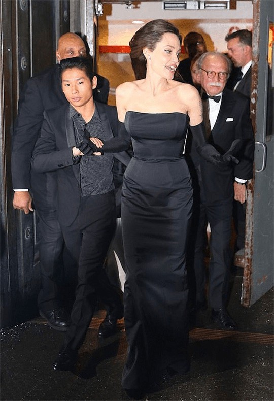 Nhờ hành động đặc biệt này, Pax Thiên là đứa con được Angelina Jolie yêu thương nhất-10