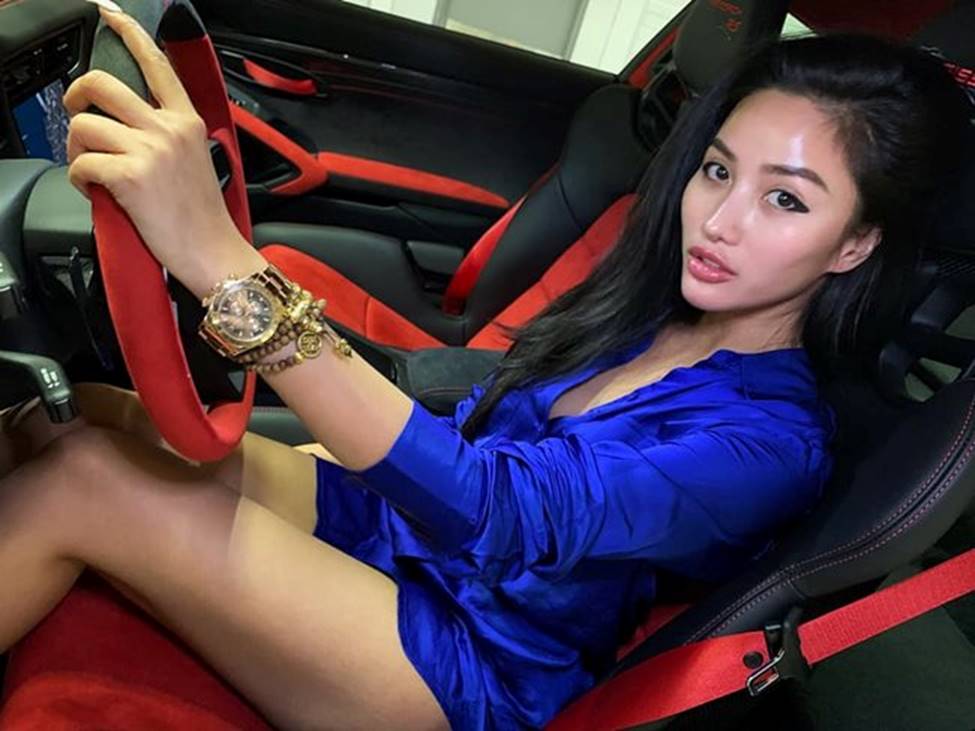 2 hot girl ăn chơi nhất Sài Thành: Sau ly hôn còn gợi cảm gấp bội-10