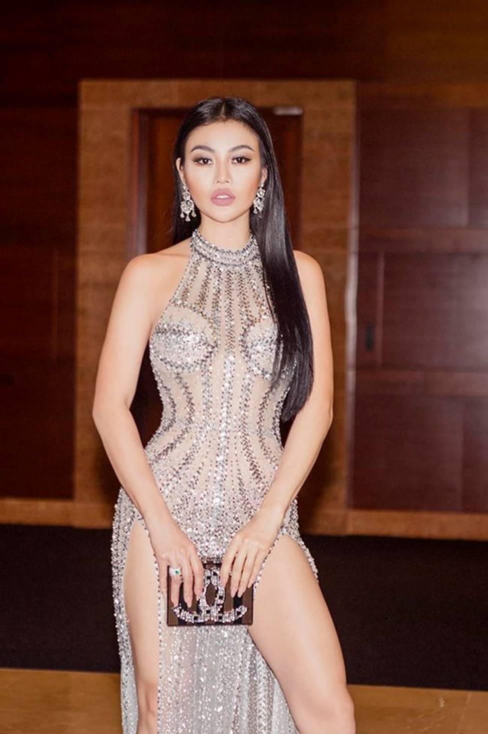 2 hot girl ăn chơi nhất Sài Thành: Sau ly hôn còn gợi cảm gấp bội-13