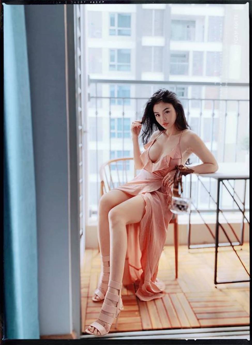 2 hot girl ăn chơi nhất Sài Thành: Sau ly hôn còn gợi cảm gấp bội-17