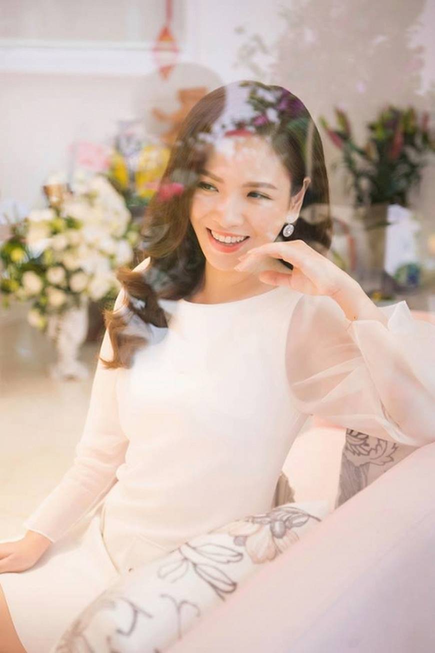 Chùm ảnh mới với biểu cảm nhan sắc ngọt ngào, thần thái nhẹ nhàng của MC Đan Lê-2