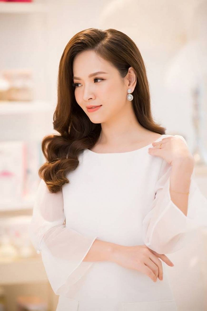 Chùm ảnh mới với biểu cảm nhan sắc ngọt ngào, thần thái nhẹ nhàng của MC Đan Lê-3