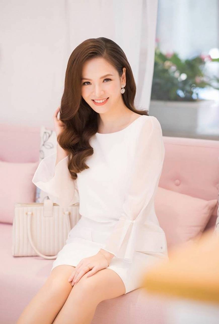 Chùm ảnh mới với biểu cảm nhan sắc ngọt ngào, thần thái nhẹ nhàng của MC Đan Lê-7