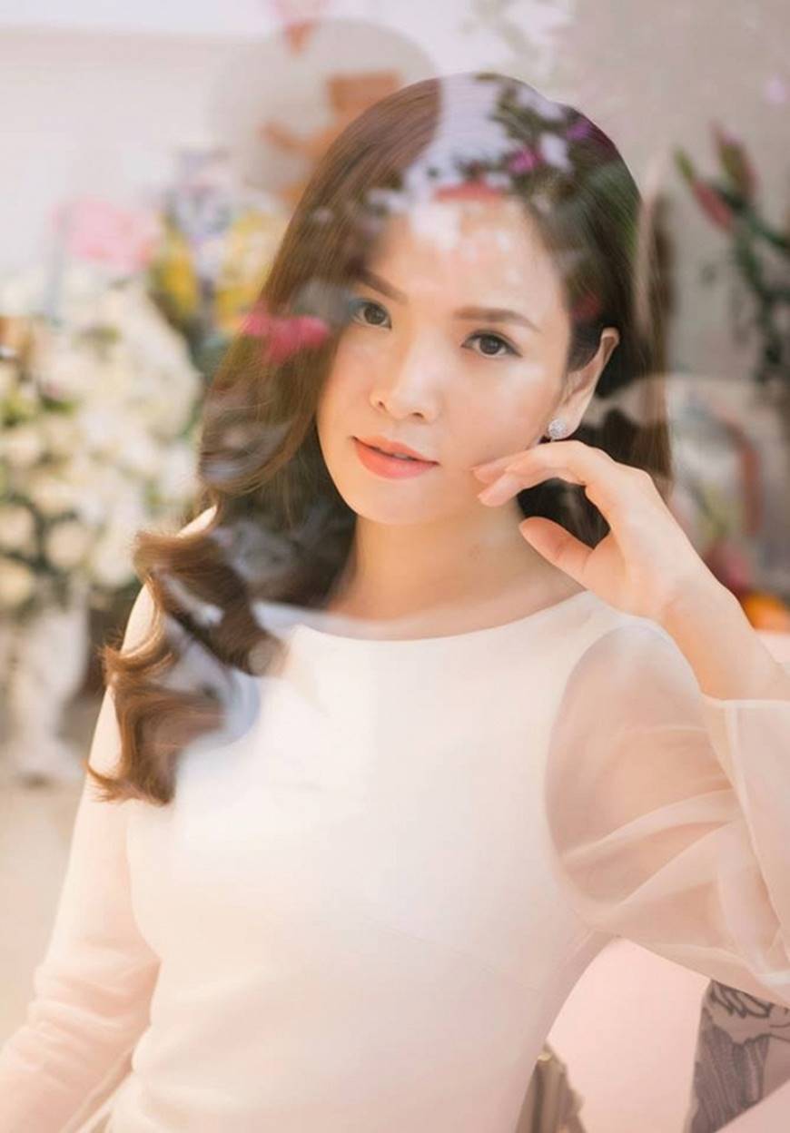 Chùm ảnh mới với biểu cảm nhan sắc ngọt ngào, thần thái nhẹ nhàng của MC Đan Lê-8