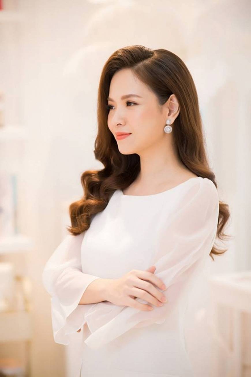 Chùm ảnh mới với biểu cảm nhan sắc ngọt ngào, thần thái nhẹ nhàng của MC Đan Lê-9