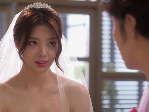 Đêm tân hôn người yêu cũ đăng ảnh tình tứ lên thách thức, vợ lạnh lùng bắt chồng vạch mặt khiến ả xấu hổ