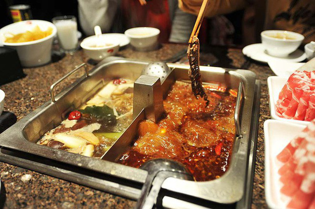 Người đàn ông đối mặt án tù 10 năm vì bỏ chuột chết vào lẩu, làm tiền chuỗi nhà hàng nổi tiếng bậc nhất Trung Quốc-1