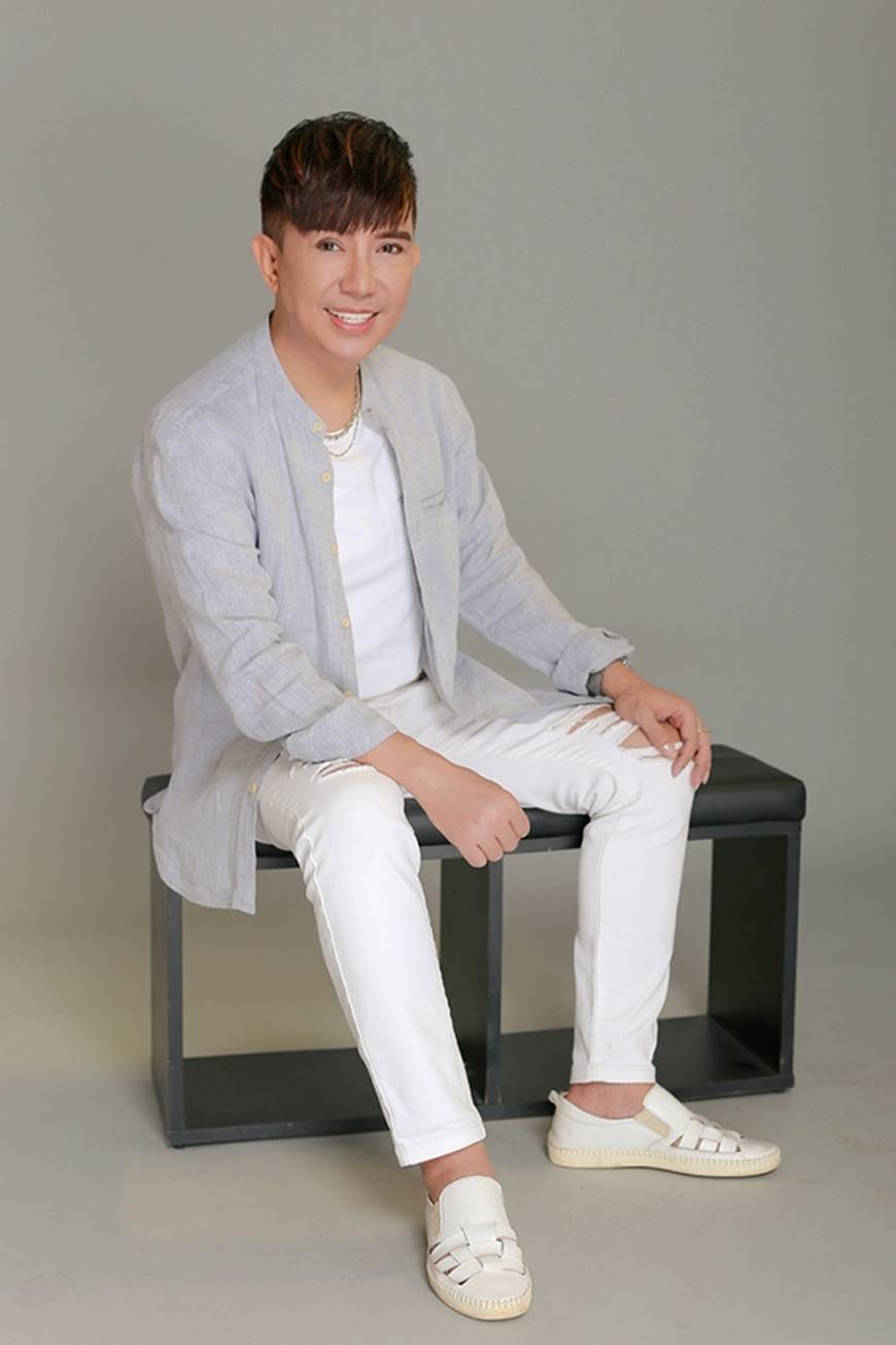 Giữa loạt tin đồn dao kéo, Long Nhật tung bộ ảnh chứng minh gương mặt trẻ trung, cân đối-8