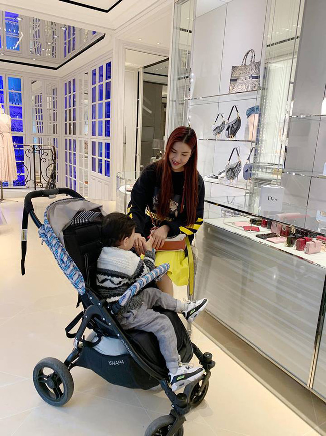 Chỉ bằng một động thái nhỏ này, Kỳ Hân liền được khen là nàng dâu khéo léo vun vén tình cảm với mẹ chồng-2