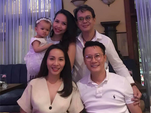 Nhạc sĩ 72 tuổi Đức Huy có hành động cực lãng mạn với vợ trẻ xinh đẹp kém 44 tuổi-10