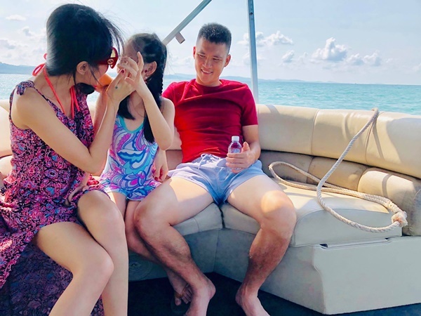 Thủy Tiên khoe ảnh du lịch cuối tuần cùng chồng con nhưng bé Bánh Gạo mới là nhân vật gây chú ý-1