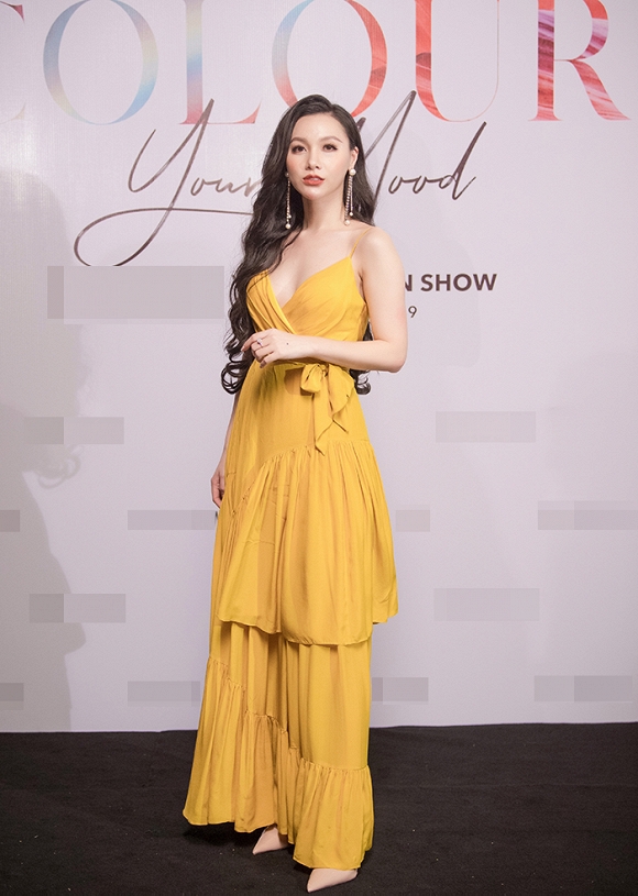 Diện đầm xuyên thấu, Hồ Ngọc Hà gây thổn thức - Hương Giang chơi chiêu đánh đâu thắng đấy với cách pose dáng quen thuộc-8