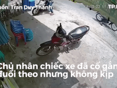 Cướp xe nhanh như chớp khiến chủ nhân đuổi theo không kịp