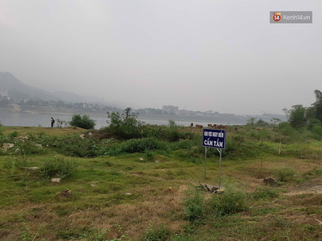 Buổi chào cờ lặng lẽ và phút mặc niệm ở mái trường nơi 8 em học sinh đuối nước thương tâm-1