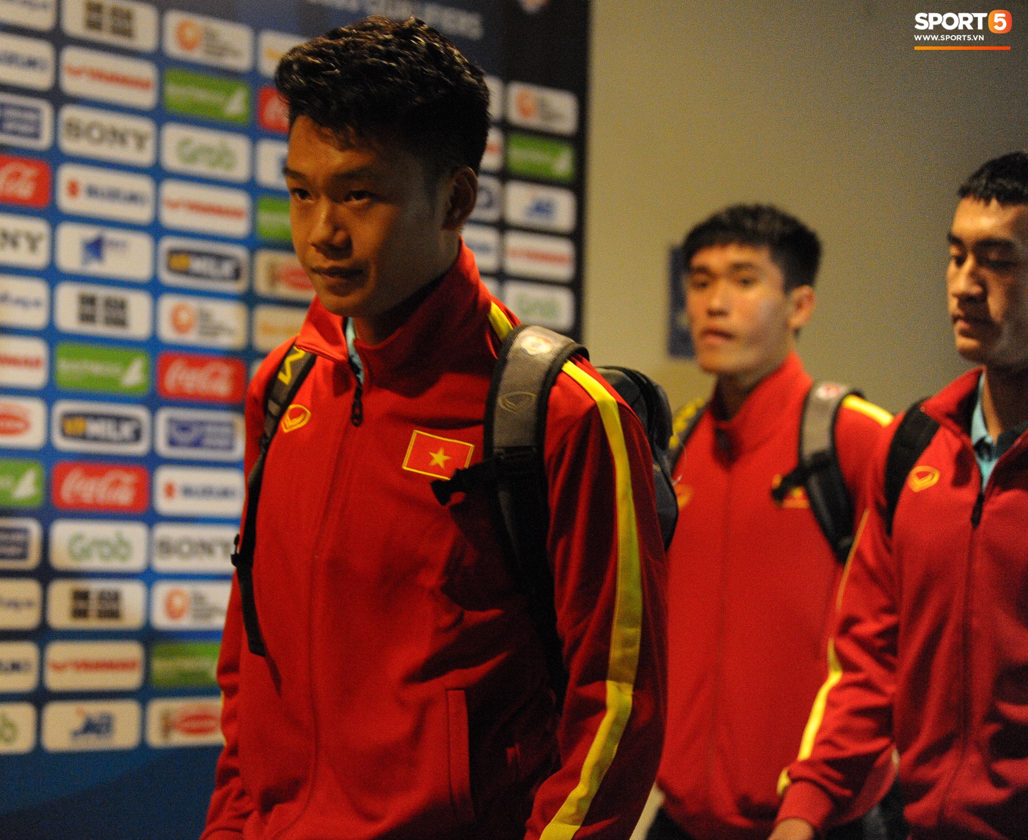 Quang Hải rớm nước mắt, tìm mẹ chia sẻ niềm vui sau chiến thắng Indonesia-13