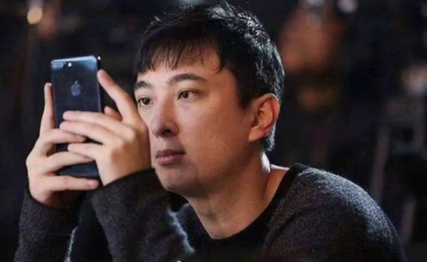 Cuộc sống quá khác biệt của giới con nhà giàu Trung Quốc dù cùng ngậm thìa vàng: Người một bữa ăn hết 5.000 USD, người không xe phải đi tàu điện ngầm-2