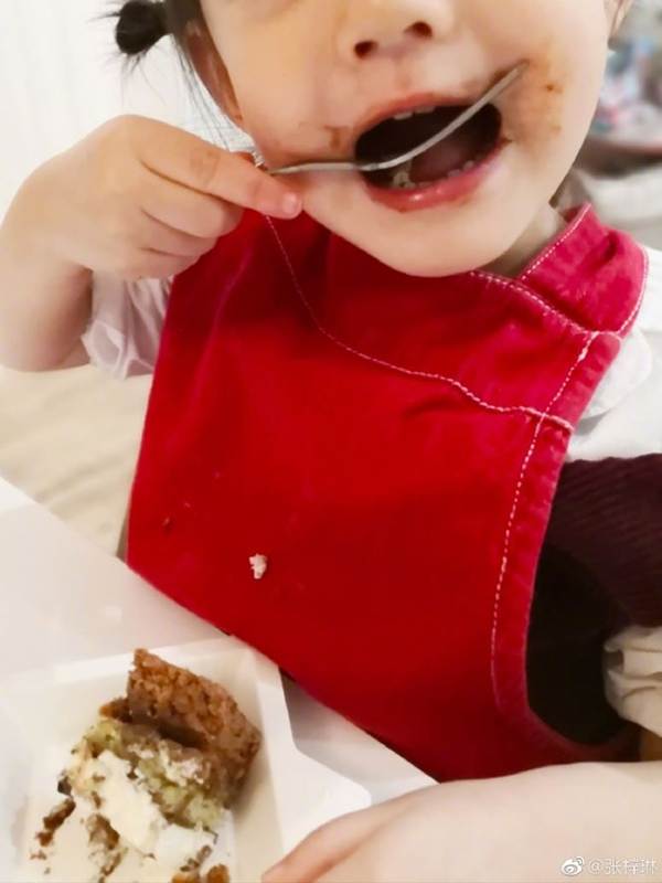 Hoa hậu thế giới Trương Tử Lâm xinh đẹp rạng ngời đón tuổi 35-5