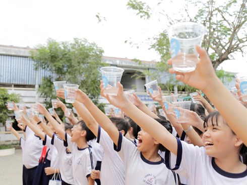 Ngày Nước Thế Giới: mang nước uống sạch đến với trẻ em