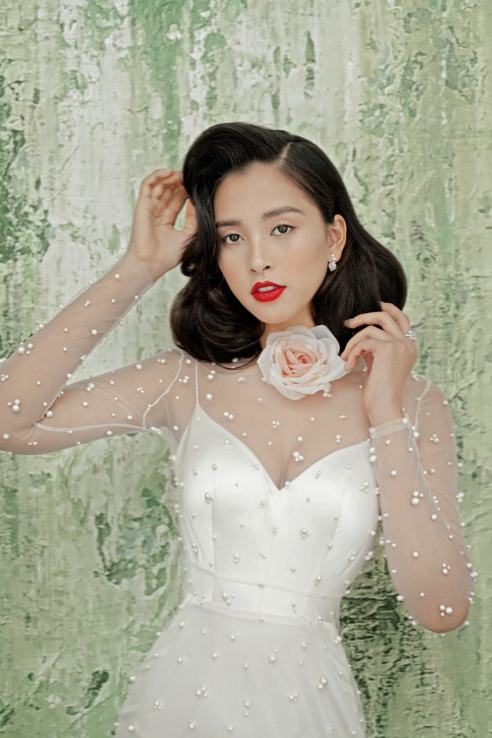 Mỹ nhân 10x Trần Tiểu Vy lột xác quyến rũ sau nửa năm đăng quang Hoa hậu Việt Nam 2018-3