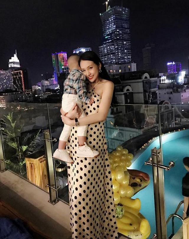 Ốm nghén nặng, vợ Tuấn Hưng vẫn ăn vận chau chuốt, gợi cảm hết phần thiên hạ-6