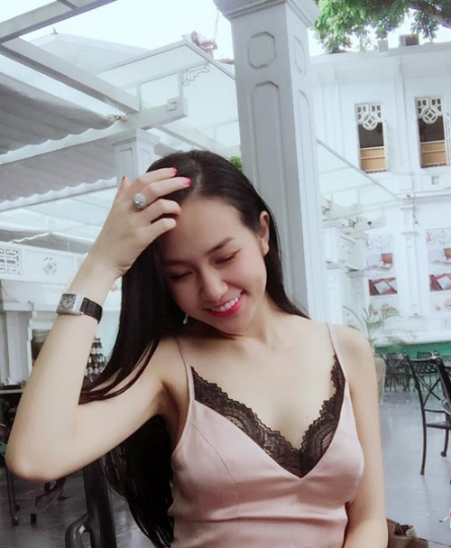 Ốm nghén nặng, vợ Tuấn Hưng vẫn ăn vận chau chuốt, gợi cảm hết phần thiên hạ-9