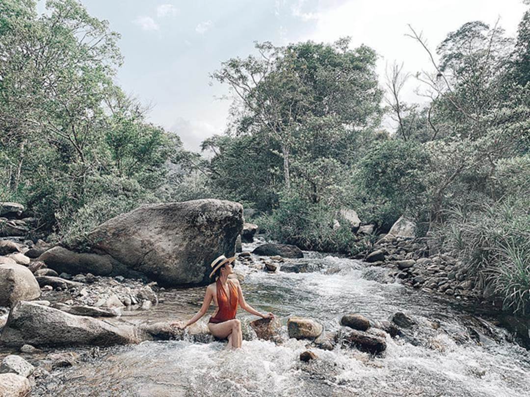 Lan Khuê sống xa hoa bên chồng giàu, du lịch sang chảnh, diện đồ hiệu-2