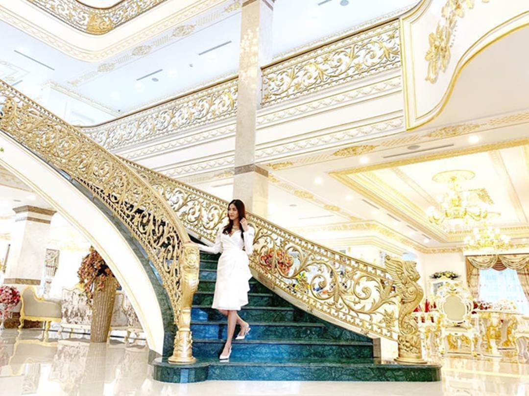 Lan Khuê sống xa hoa bên chồng giàu, du lịch sang chảnh, diện đồ hiệu-9