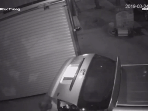 Tài xế ô tô đâm thẳng vào ông cụ đang đi xe đạp qua đường-1