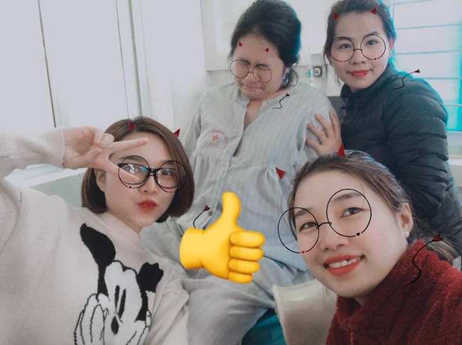 Cười đau ruột cảnh bà đẻ thở không ra hơi còn lũ bạn thân lôi vào chụp ảnh tự sướng trước lúc lâm bồn-2